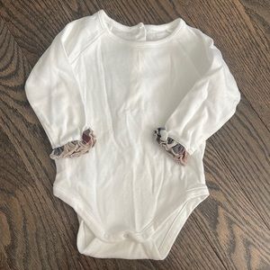 Excellent! Baby girl 6M BURBERRY ruffle Long sleeve shirt onesie! Cute! Save!